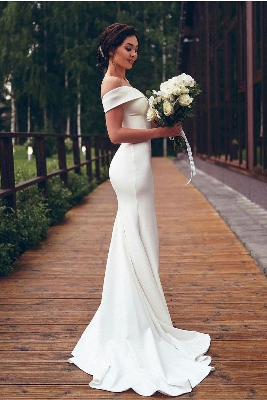 Slim Long Wedding Dresses with Off the Shoulder Neckline