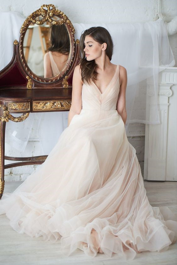 soft-tulle-contrast-color-wedding-gowns-with-ruching-bodice