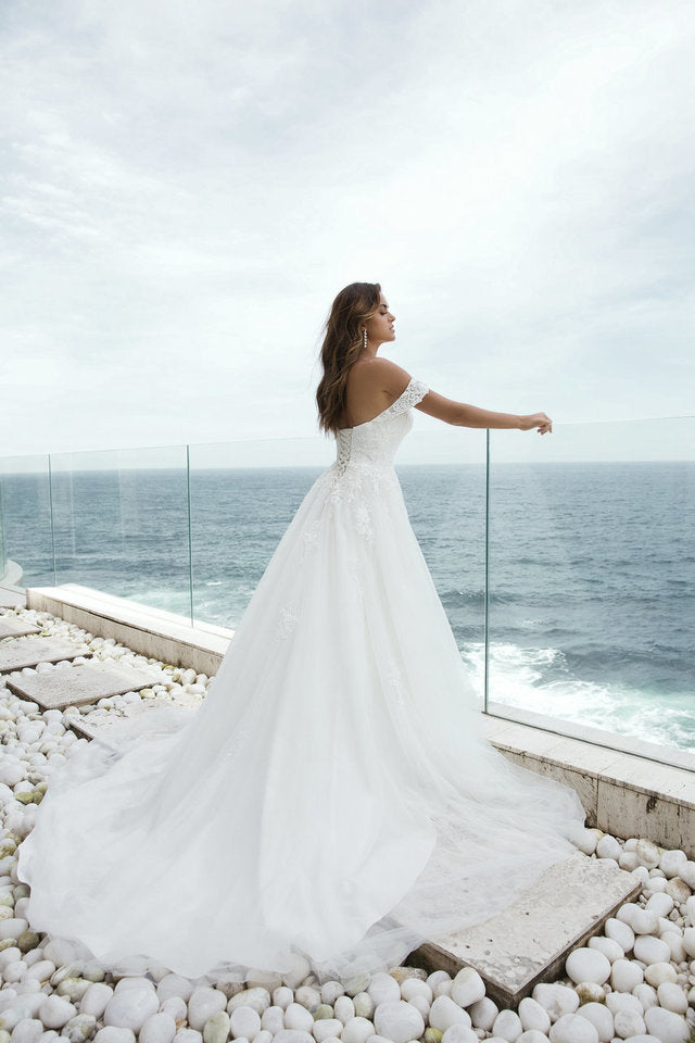 Lace Off-the-shoulder Princess Wedding Gown Tulle Skirt