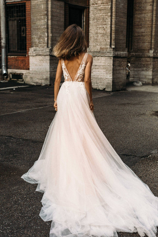 tulle-beach-wedding-dresses-with-see-through-lace-bodice-1