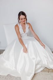 V-neck A-line Lace Satin Wedding Dress with Pockets