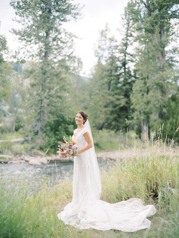 v-neckline-cap-sleeve-lace-mermaid-bridal-dress-with-removeable-skirt-3