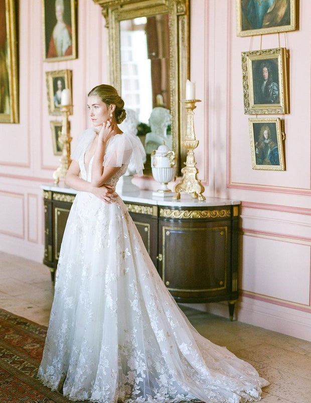 v-neckline-lace-bride-dresses-with-detachable-train-2