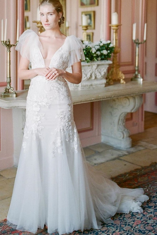 v-neckline-lace-bride-dresses-with-detachable-train