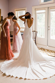 v-neckline-simple-bride-wedding-dress-with-long-train