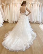 v-neckline-tulle-bridal-gown-with-lace-bodice-2
