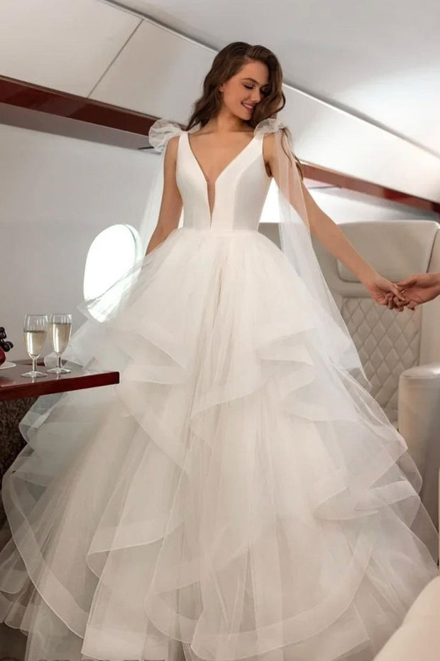 v-neckline-tulle-bride-dresses-with-ruffled-skirt