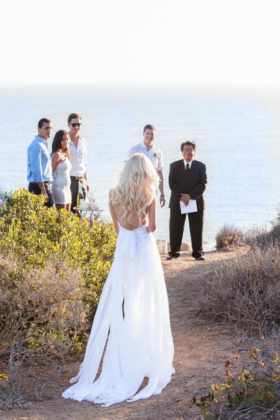 white-lace-and-chiffon-bridal-dress-for-beach-weddings-2